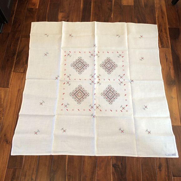 Vintage Tablecloth Linen Square Embroidered Lace 41x40 Table Cloth - Picture 6 of 8